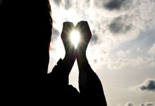 杜兰特42+6+8太阳擒骑士3连胜 米切尔18投2中.